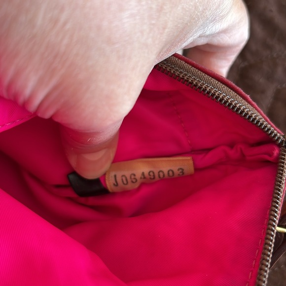 Vintage Dooney and Bourke red crossbody. - Picture 6 of 16